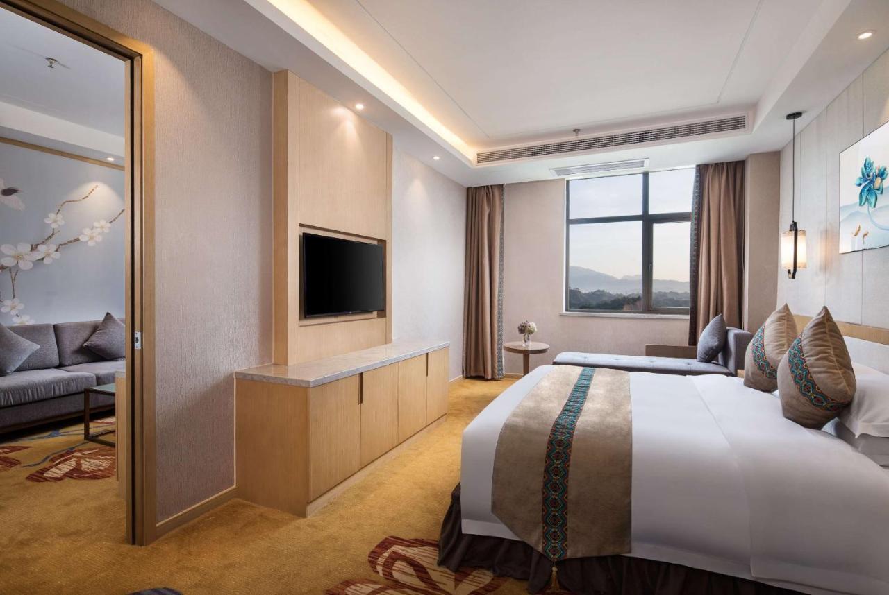 Ramada Plaza By Wyndham Enshi Ξενοδοχείο Εξωτερικό φωτογραφία