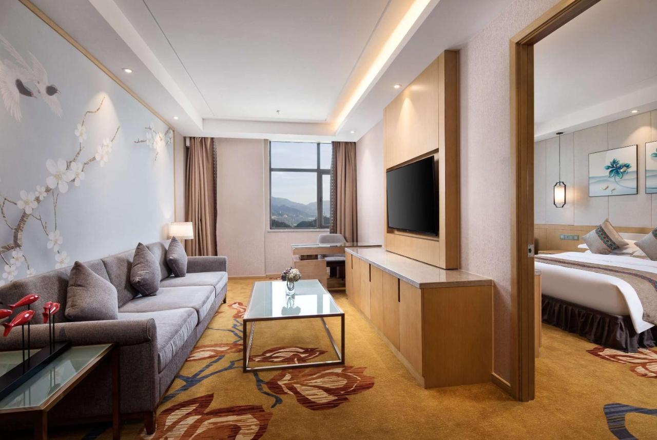 Ramada Plaza By Wyndham Enshi Ξενοδοχείο Εξωτερικό φωτογραφία